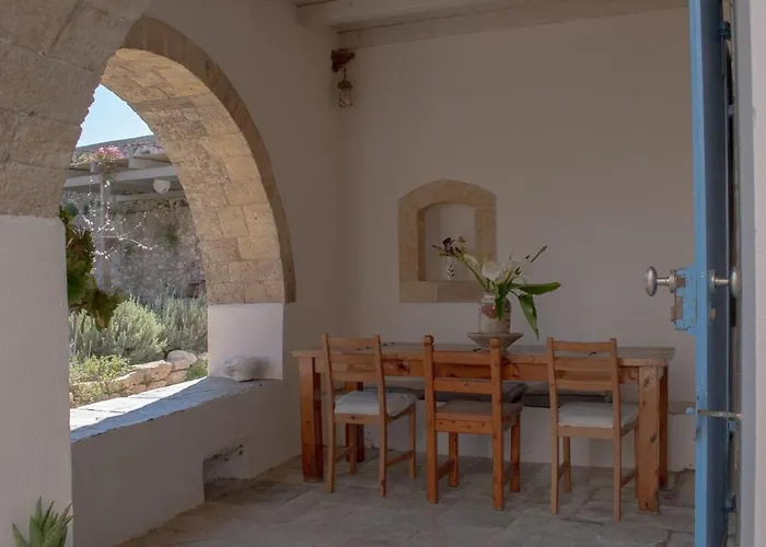 Borantza Stone House *