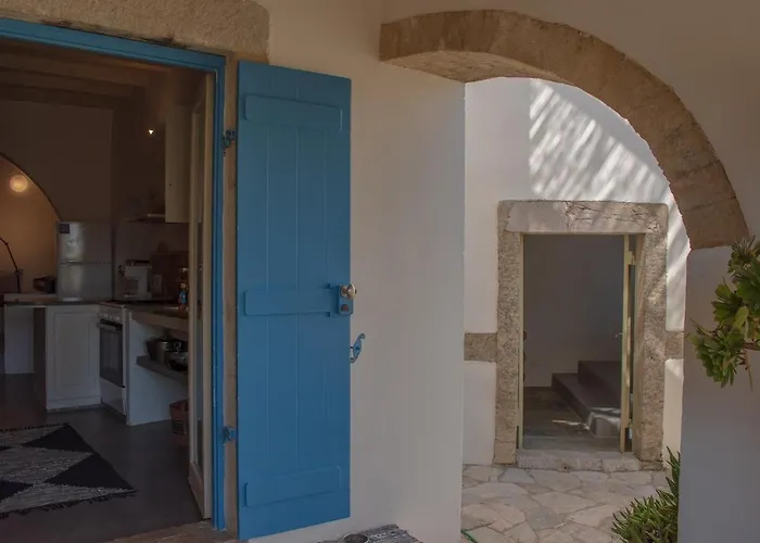 Feriehus Borantza Stone House *